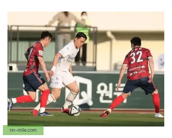 亚冠精英联赛战况升温广岛三箭强势突围提前锁定淘汰赛名额引关注